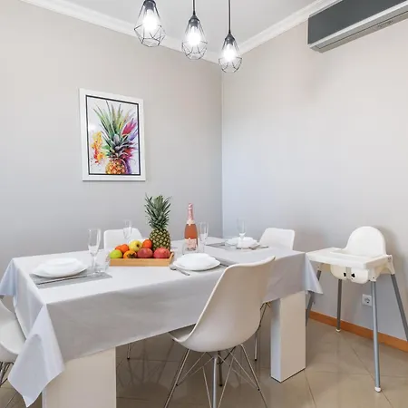Homes White Rose Garden With 2 Terraces & 2 Swimming Pools דירה *