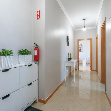 Homes White Rose Garden With 2 Terraces & 2 Swimming Pools דירה *