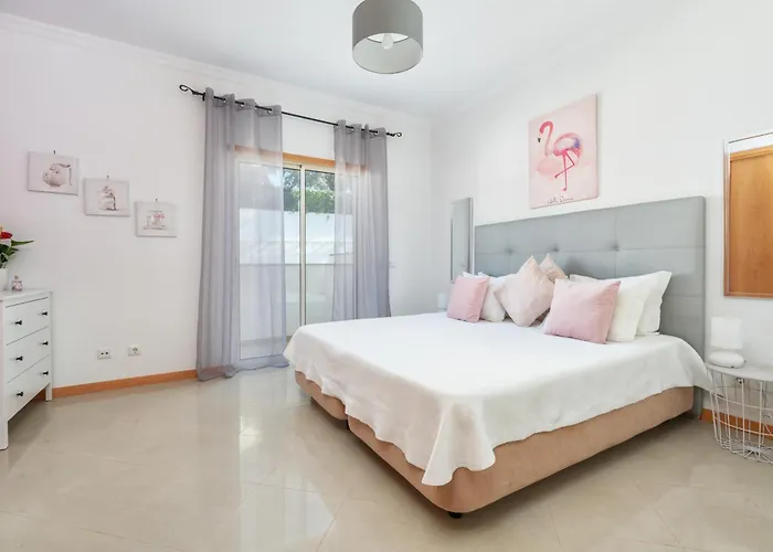 Homes White Rose Garden With 2 Terraces & 2 Swimming Pools *