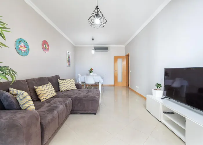 Homes White Rose Garden With 2 Terraces & 2 Swimming Pools